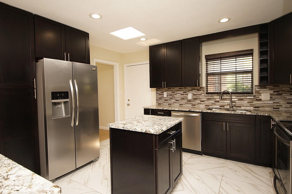 TANGLEWOOD 1ST ADDN LOT 43 BLK A - Residential