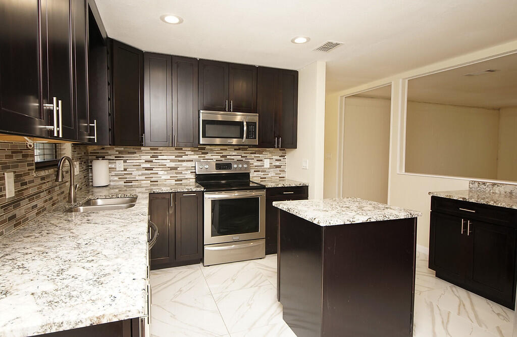 TANGLEWOOD 1ST ADDN LOT 43 BLK A - Residential