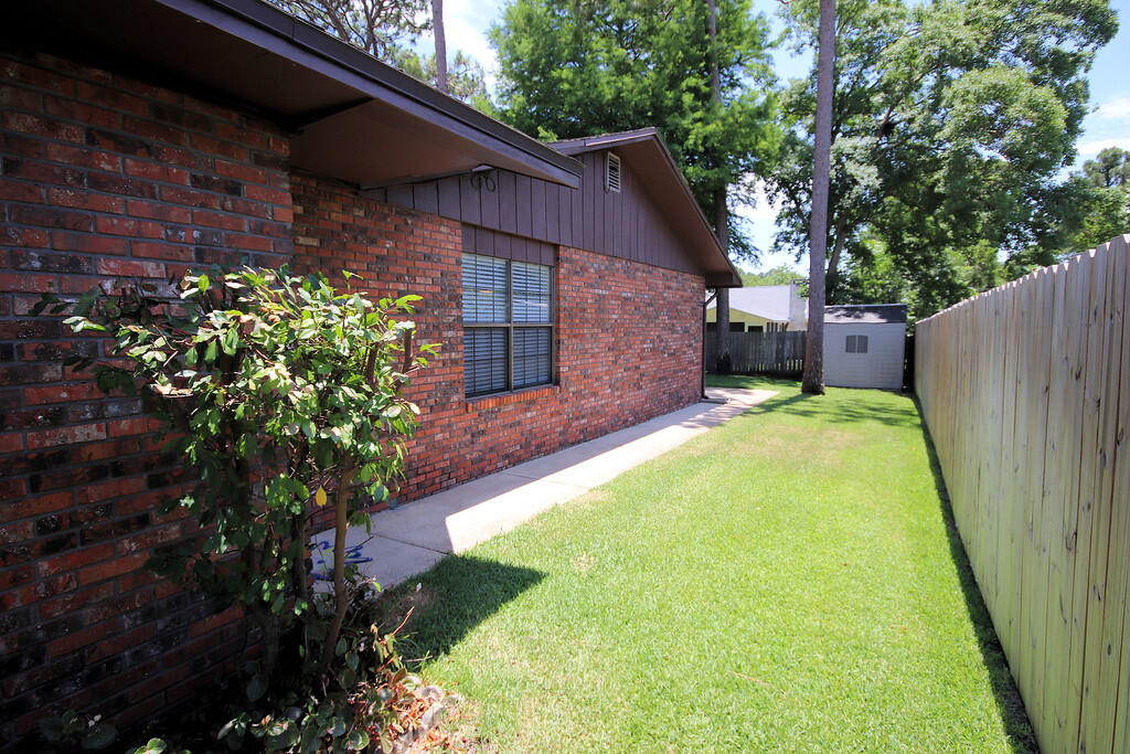 TANGLEWOOD 1ST ADDN LOT 43 BLK A - Residential
