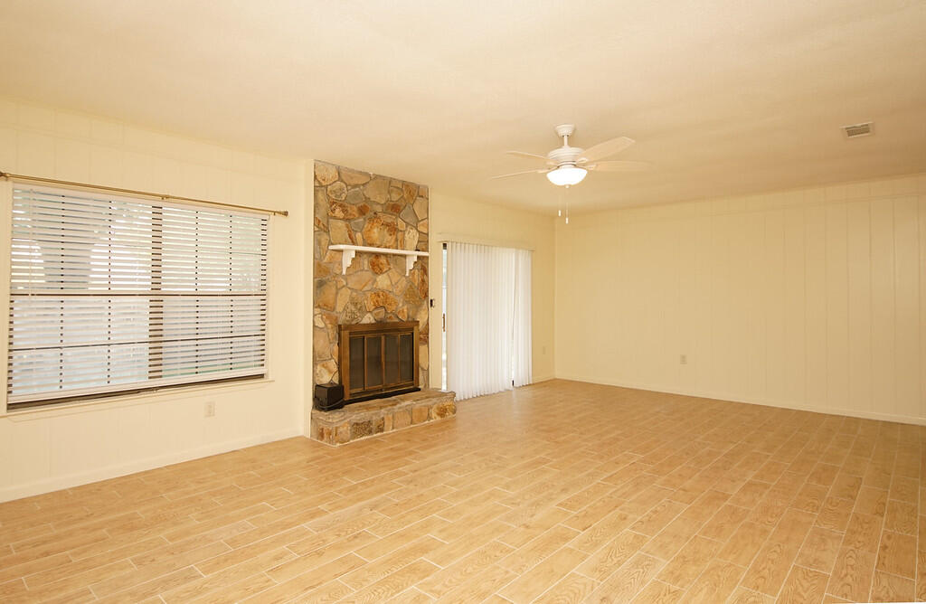 TANGLEWOOD 1ST ADDN LOT 43 BLK A - Residential