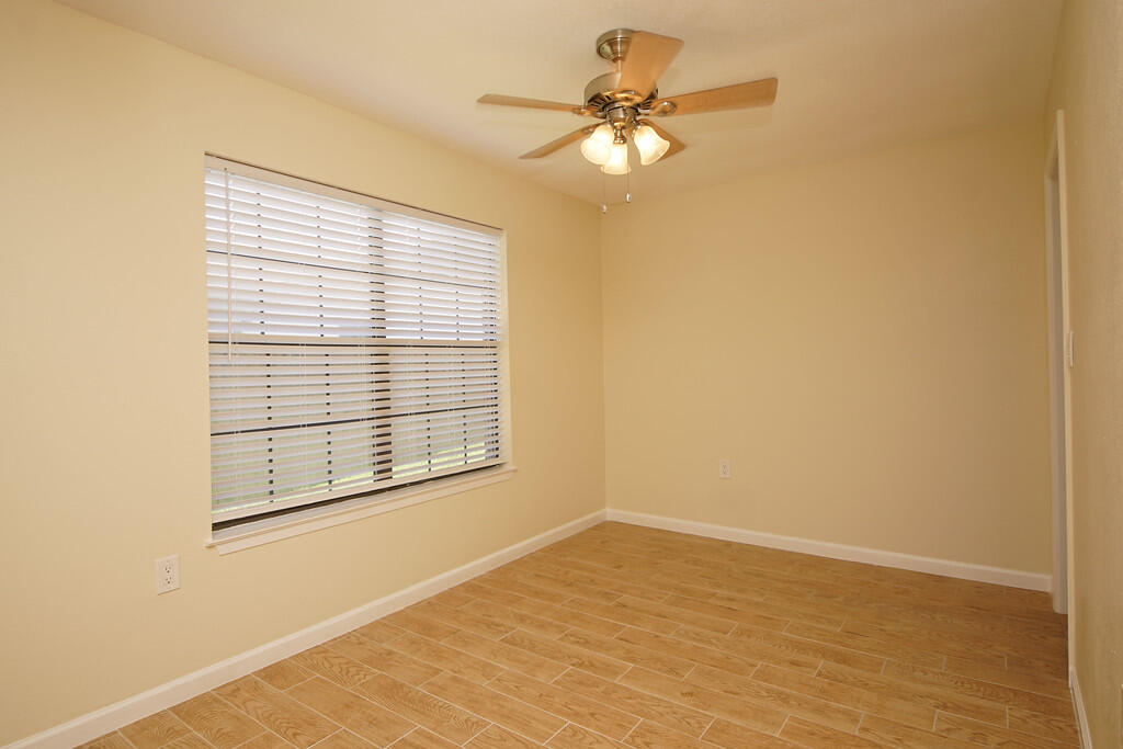 TANGLEWOOD 1ST ADDN LOT 43 BLK A - Residential