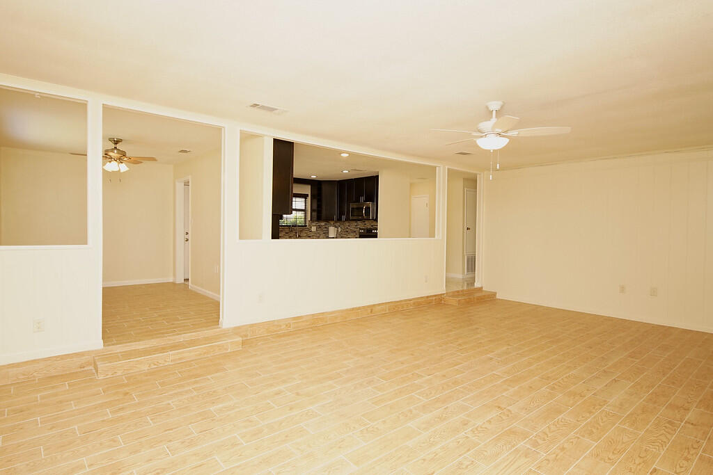 TANGLEWOOD 1ST ADDN LOT 43 BLK A - Residential