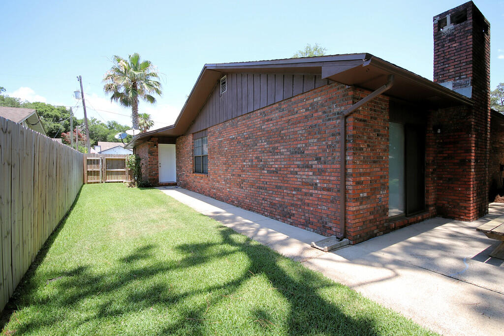 TANGLEWOOD 1ST ADDN LOT 43 BLK A - Residential