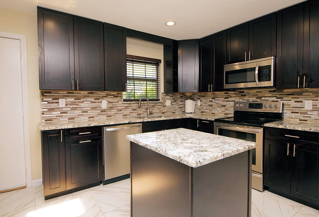 TANGLEWOOD 1ST ADDN LOT 43 BLK A - Residential