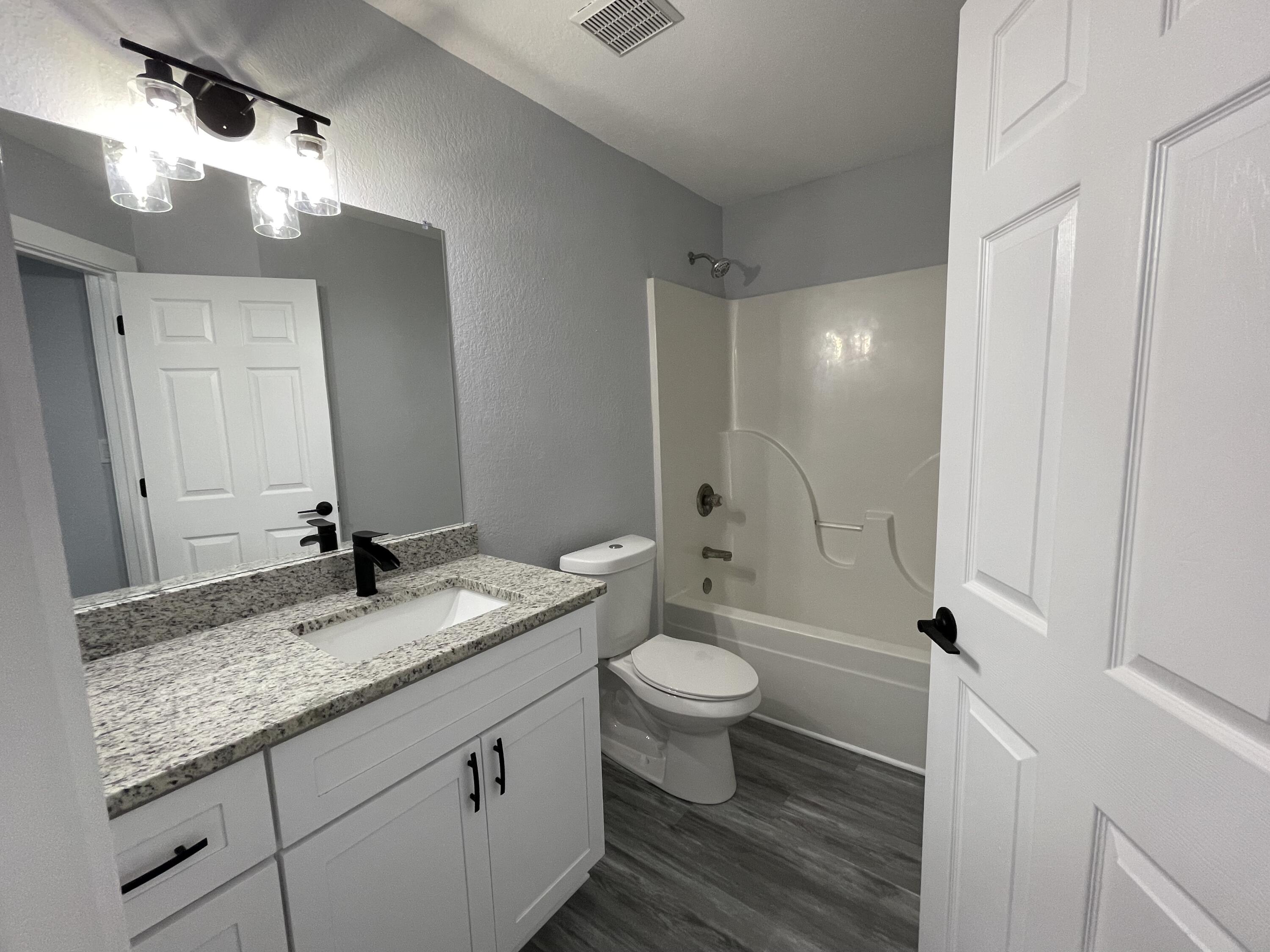 QUAIL HOLLOW T/H - Residential