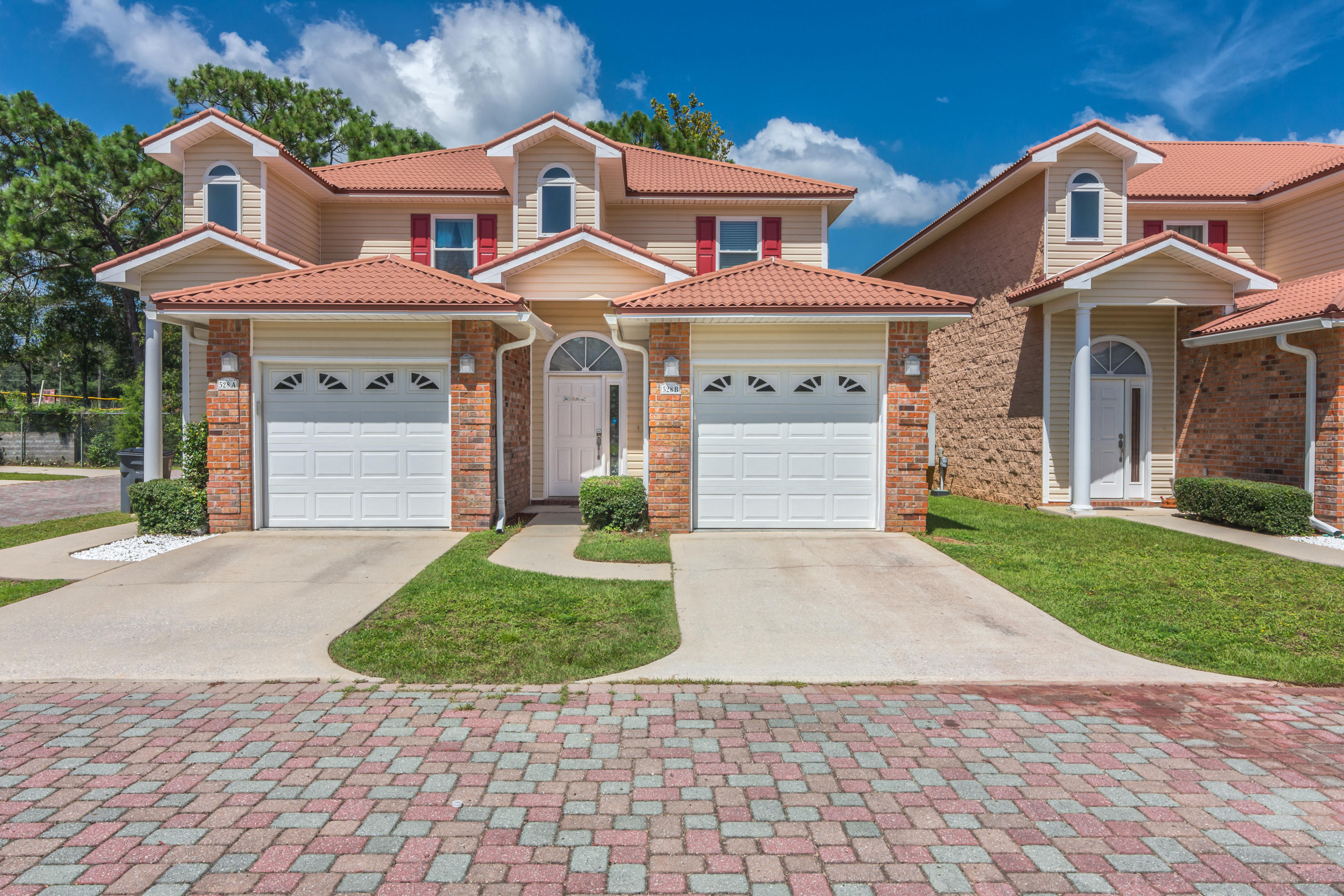 JEAN LEA TOWNHOMES - Residential