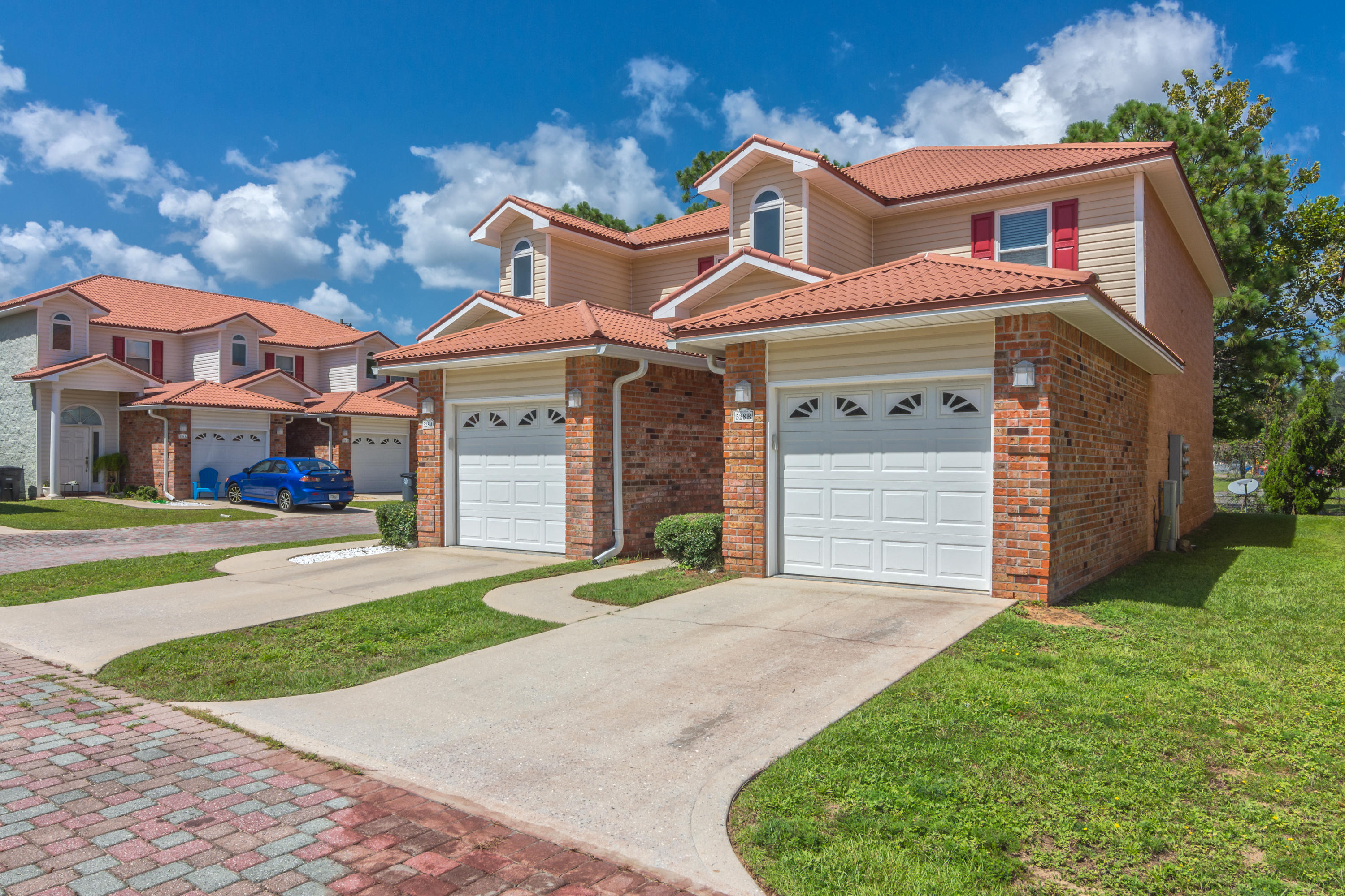 JEAN LEA TOWNHOMES - Residential