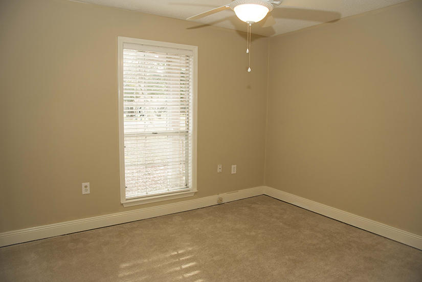 ROBLEDAL ESTATES - Residential Lease