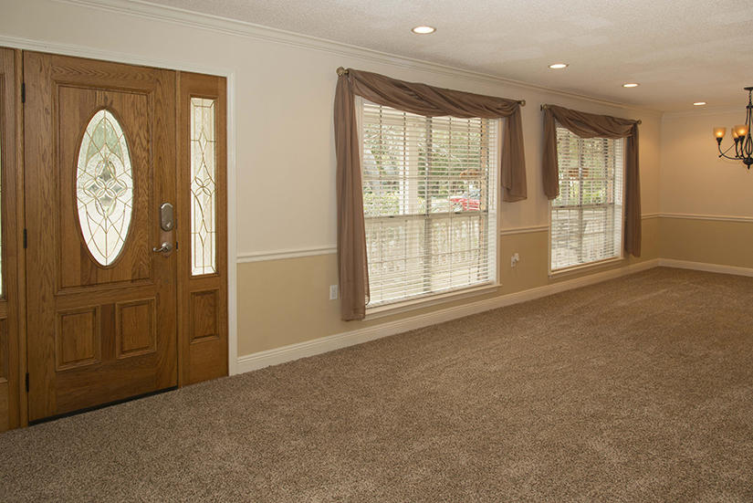ROBLEDAL ESTATES - Residential Lease