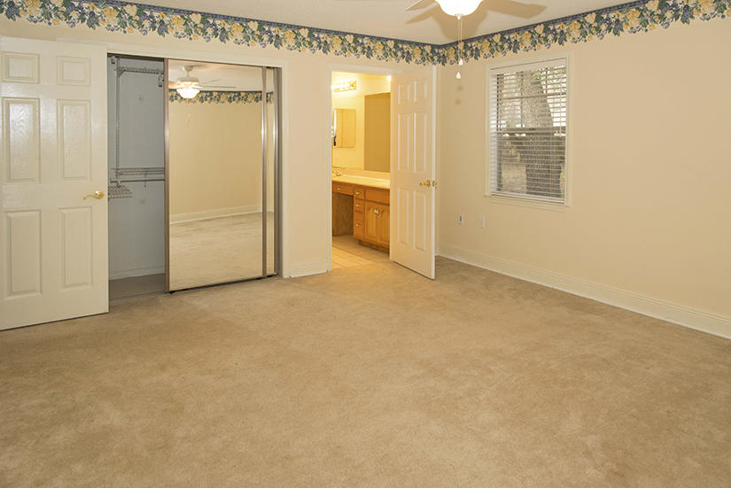 ROBLEDAL ESTATES - Residential Lease