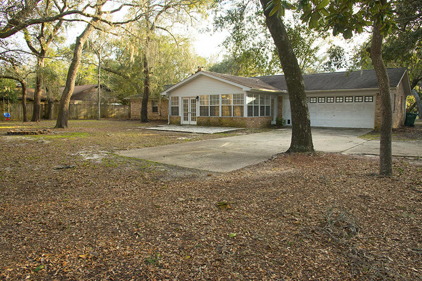 ROBLEDAL ESTATES - Residential Lease