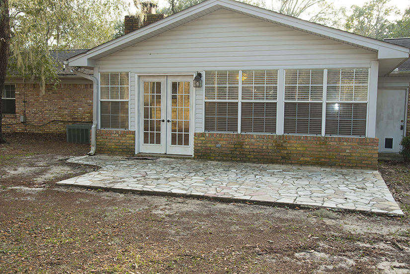 ROBLEDAL ESTATES - Residential Lease