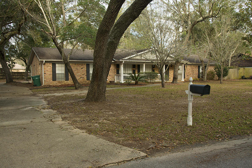 ROBLEDAL ESTATES - Residential Lease