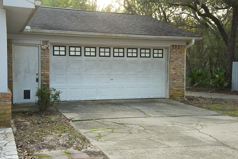 ROBLEDAL ESTATES - Residential Lease