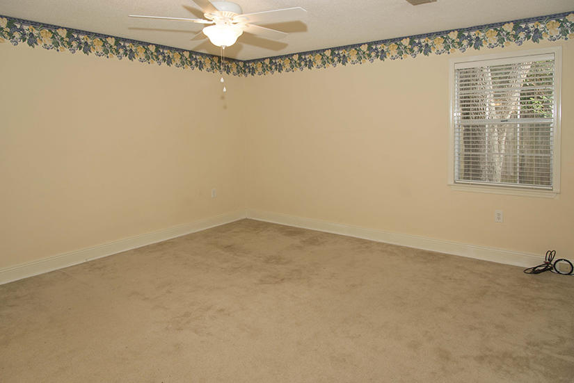 ROBLEDAL ESTATES - Residential Lease