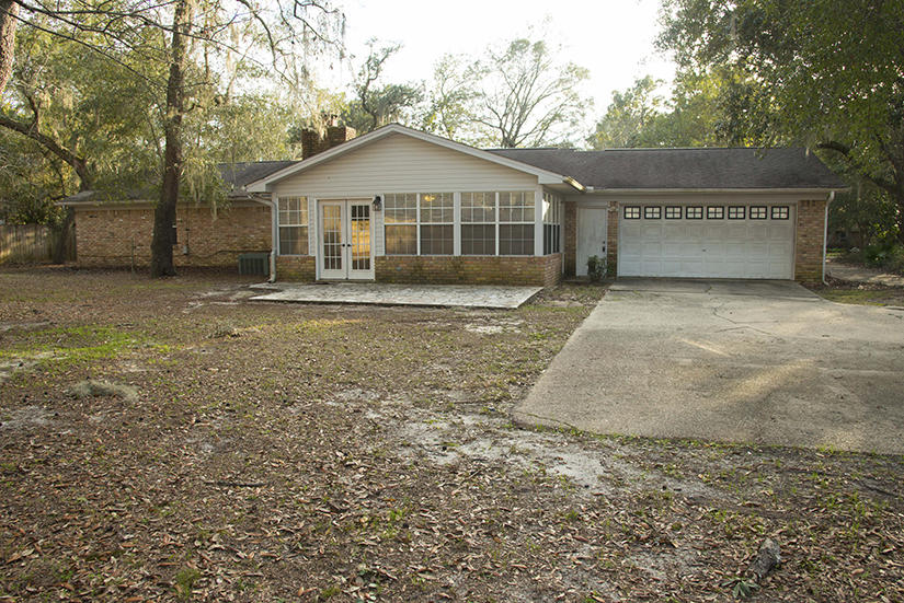 ROBLEDAL ESTATES - Residential Lease