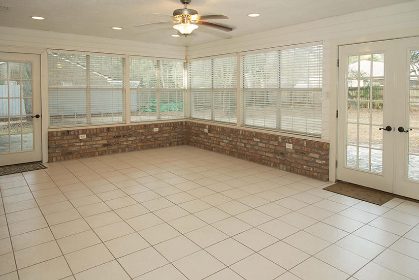 ROBLEDAL ESTATES - Residential Lease