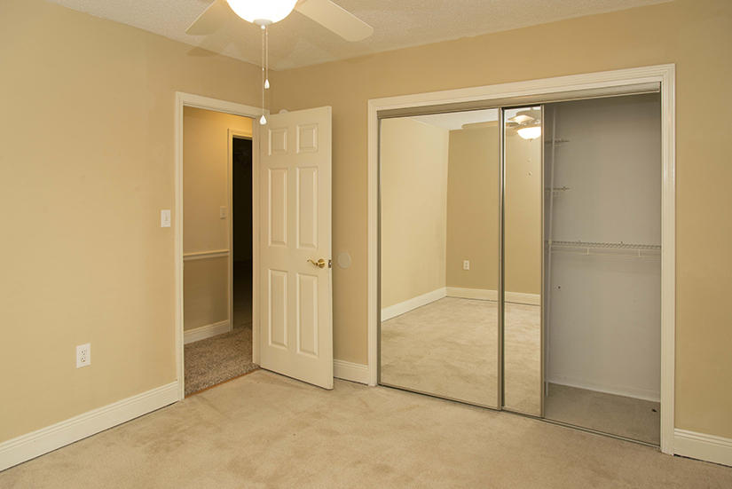 ROBLEDAL ESTATES - Residential Lease