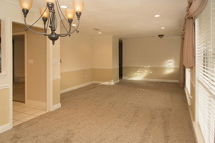 ROBLEDAL ESTATES - Residential Lease