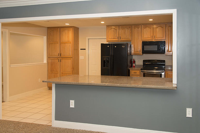 ROBLEDAL ESTATES - Residential Lease