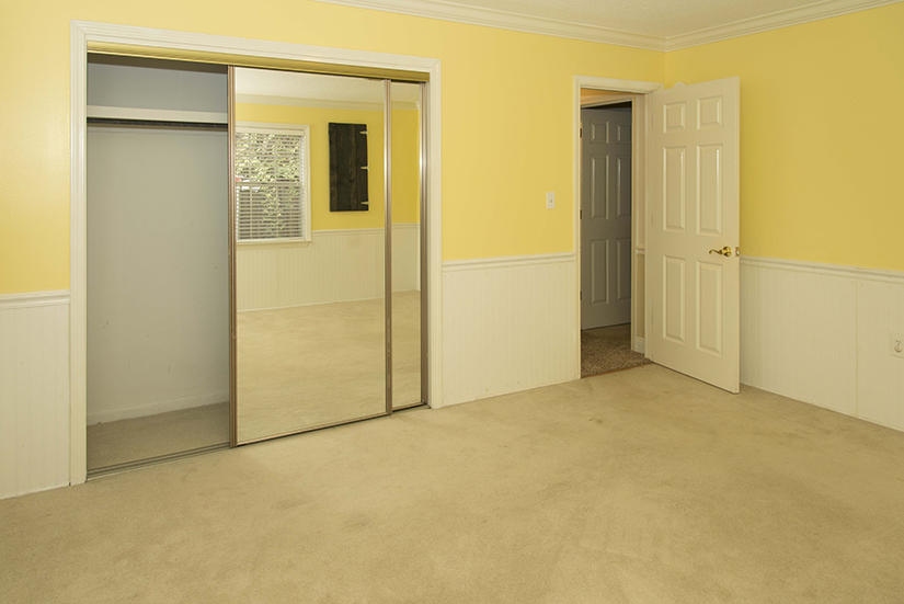 ROBLEDAL ESTATES - Residential Lease