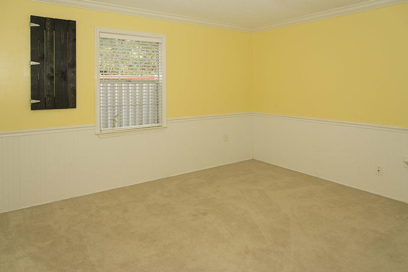 ROBLEDAL ESTATES - Residential Lease
