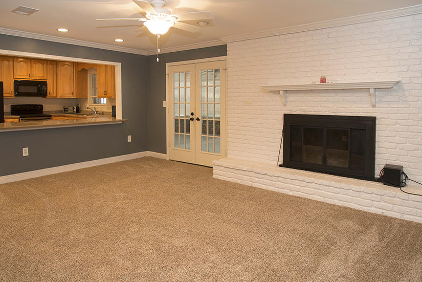 ROBLEDAL ESTATES - Residential Lease