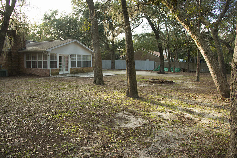 ROBLEDAL ESTATES - Residential Lease