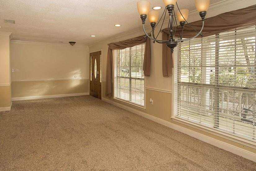 ROBLEDAL ESTATES - Residential Lease