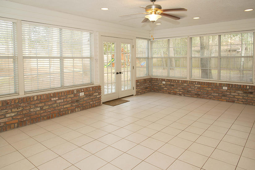 ROBLEDAL ESTATES - Residential Lease
