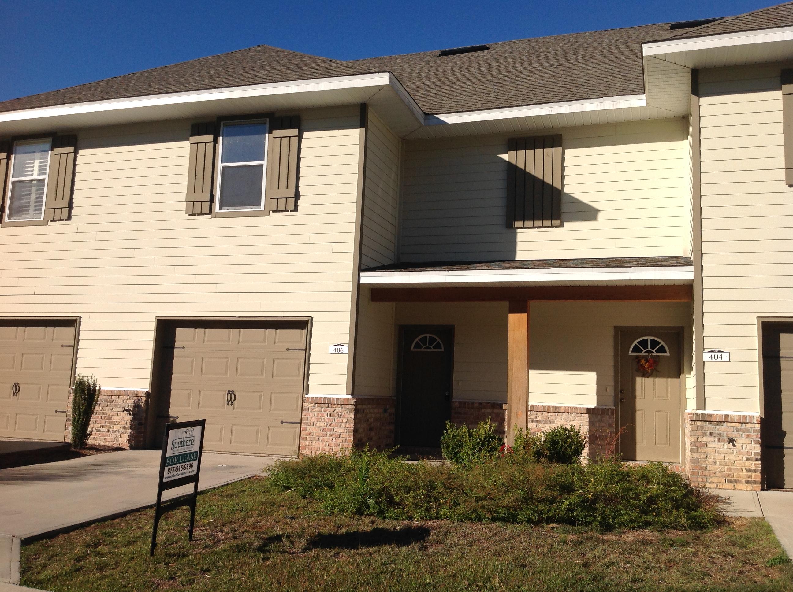 Escape to this beautiful Crestview retreat, available this summer for a 12 month lease. This elegant 3BR/2.5BA home is located in the sought after community of Arbor Lakes. Recently built, this rental comes unfurnished waiting for your personal touch. These new town homes offer residents an open floor plan and a variety of upgrades such as granite countertops, stainless steel appliances, hardwood floors and solid oak cabinets. The bedrooms are spacious with generously-sized closets and this townhome even comes with a lovely deck that overlooks a secluded wooded area and pond. While at Arbor Lakes, be sure to enjoy some of the fabulous community features such as the on-site walking trails, fish pond and refreshing salt-water pool. This one will not last long, call today to schedule an appt