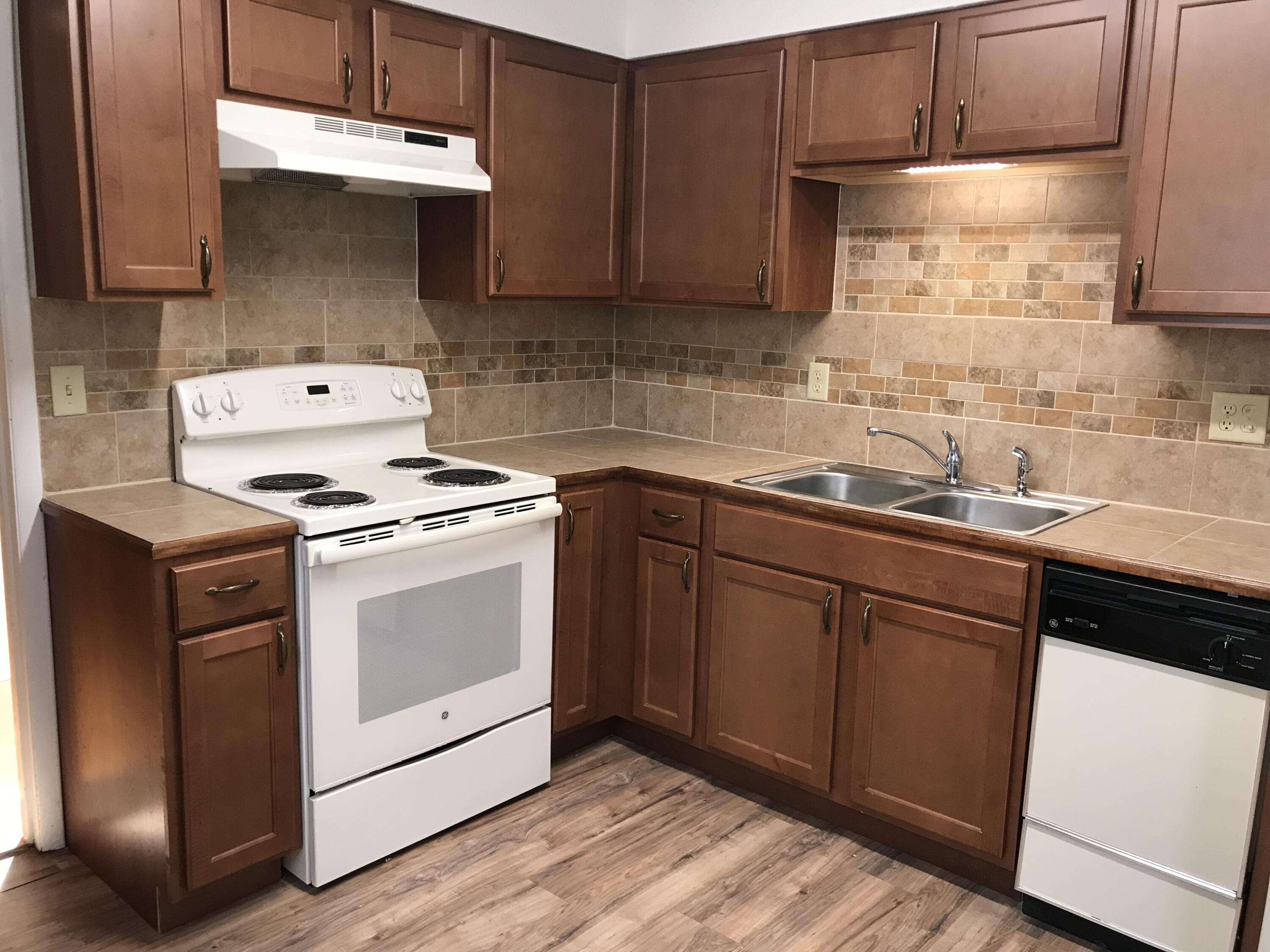 PINE MEADOWS 1ST ADDN - Residential Lease