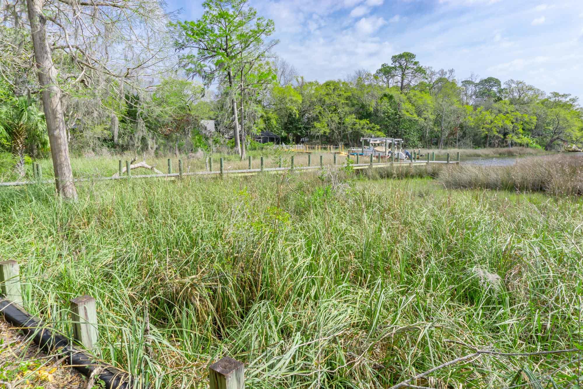 SACRED OAKS - Land