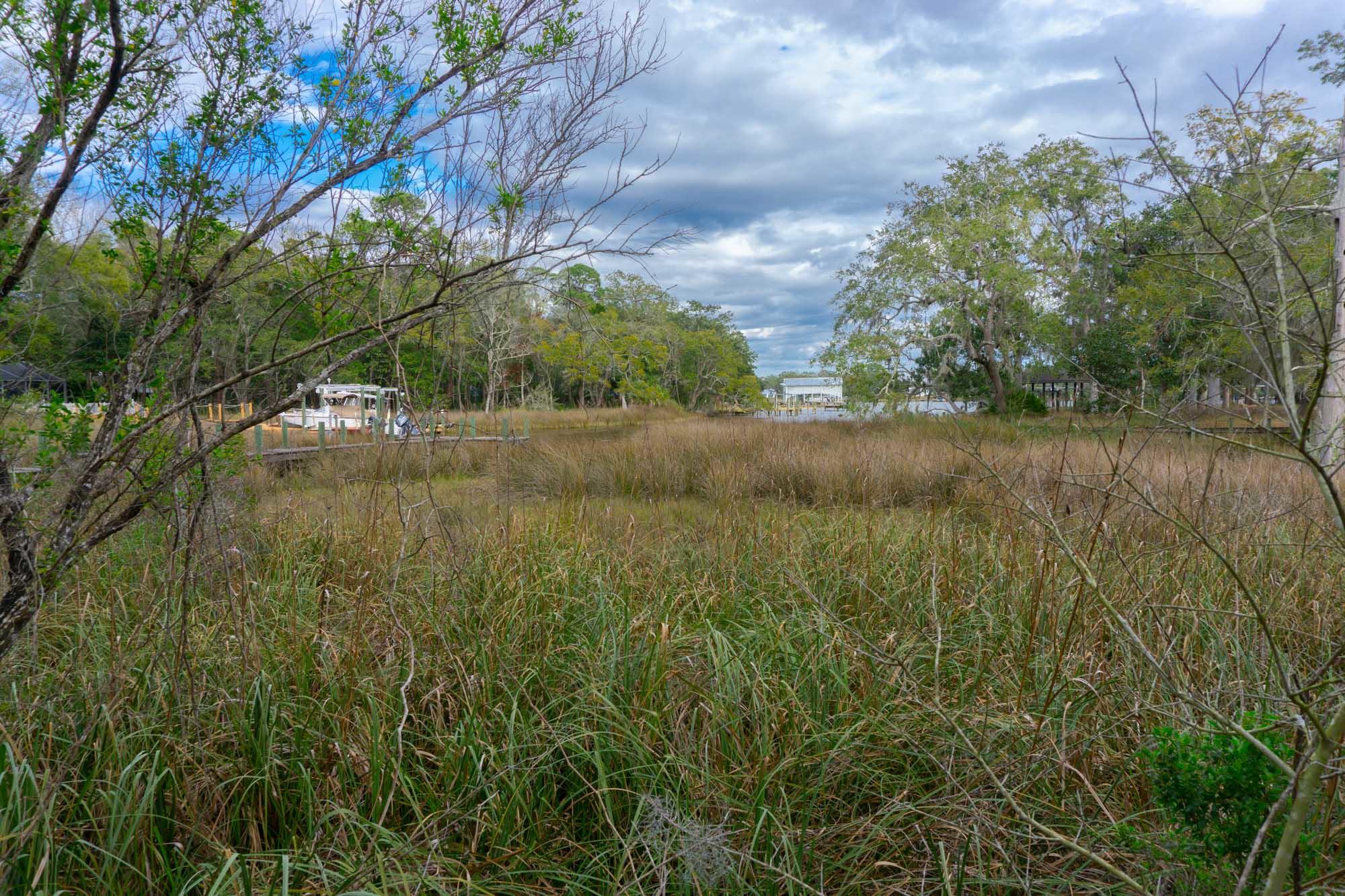 SACRED OAKS - Land