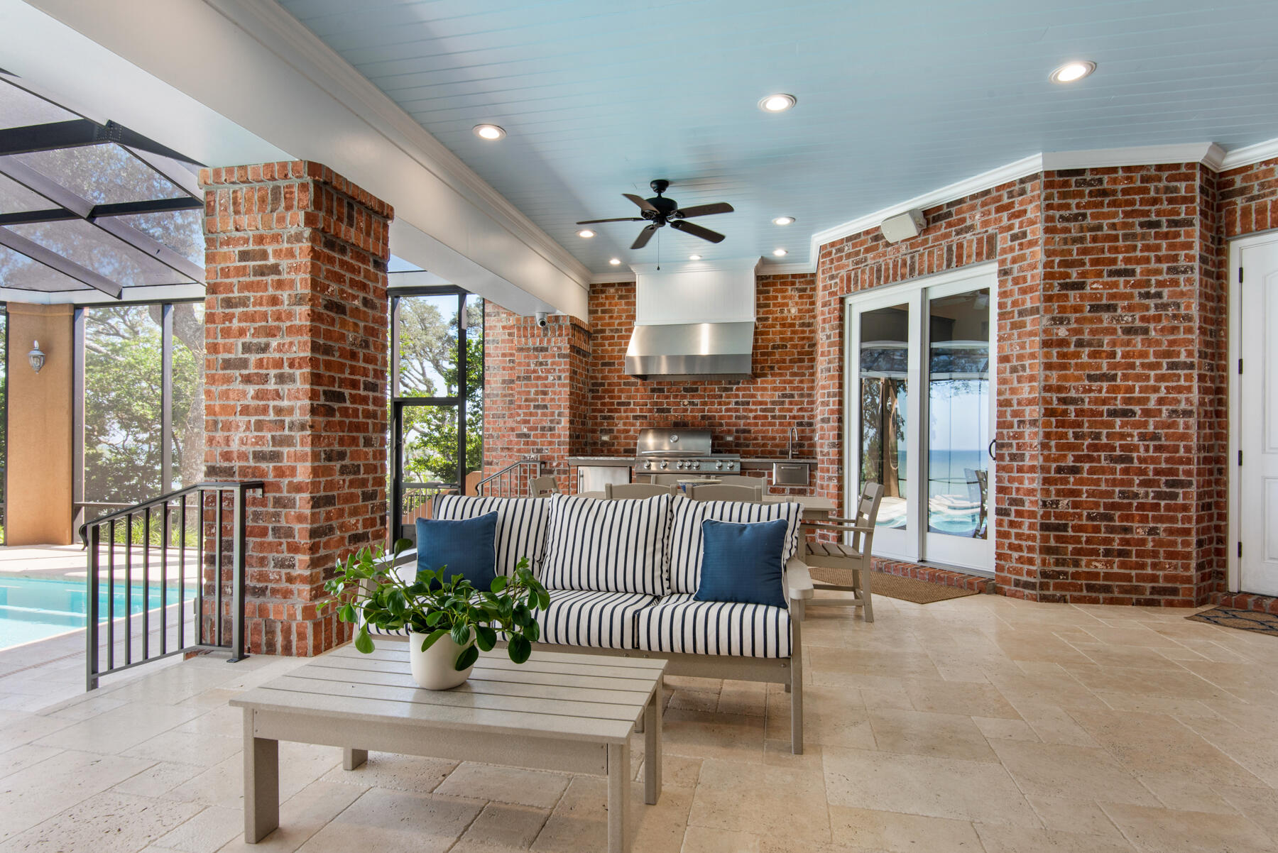 ELLIOTTS POINT - Residential