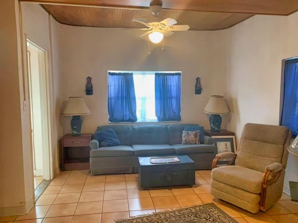 METES & BOUNDS - Residential Lease