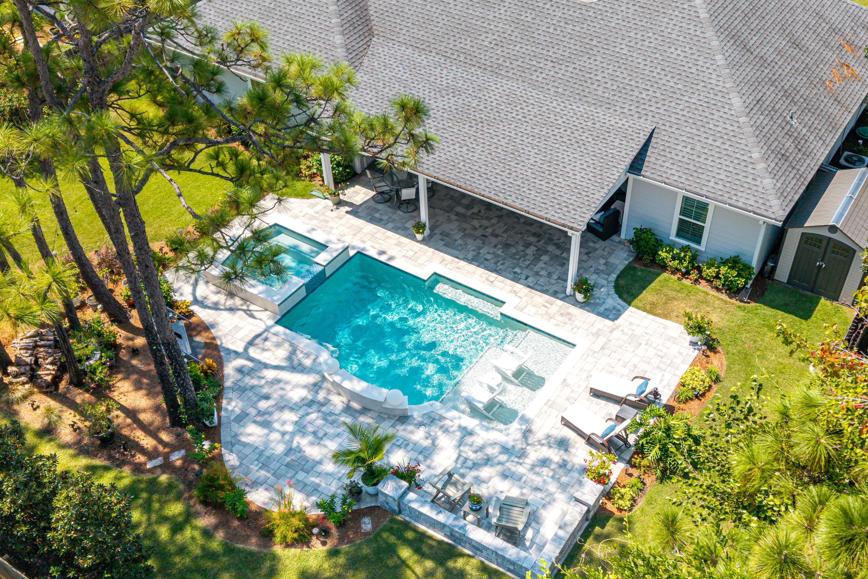 PELICAN BAY - Residential