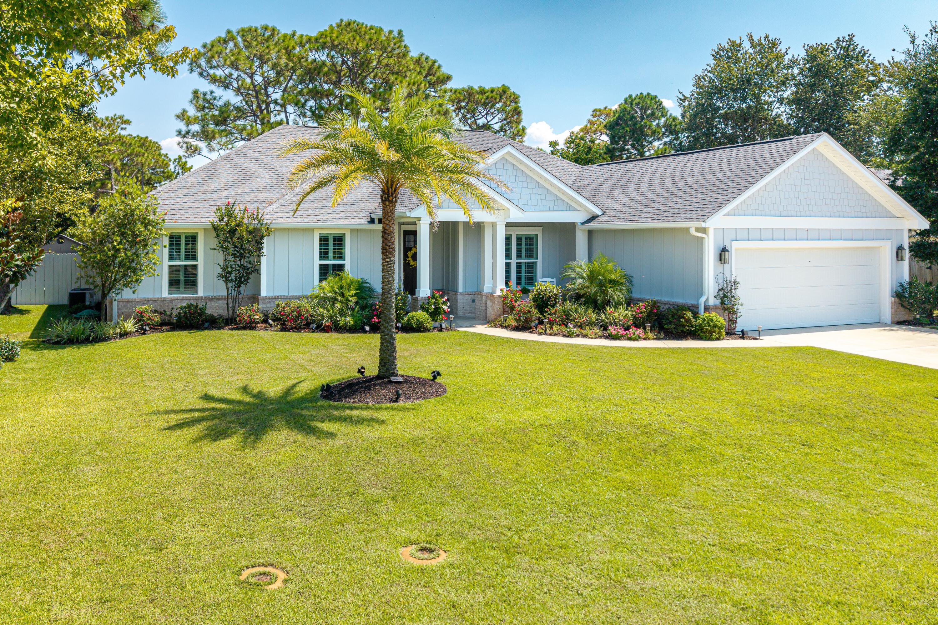 PELICAN BAY - Residential