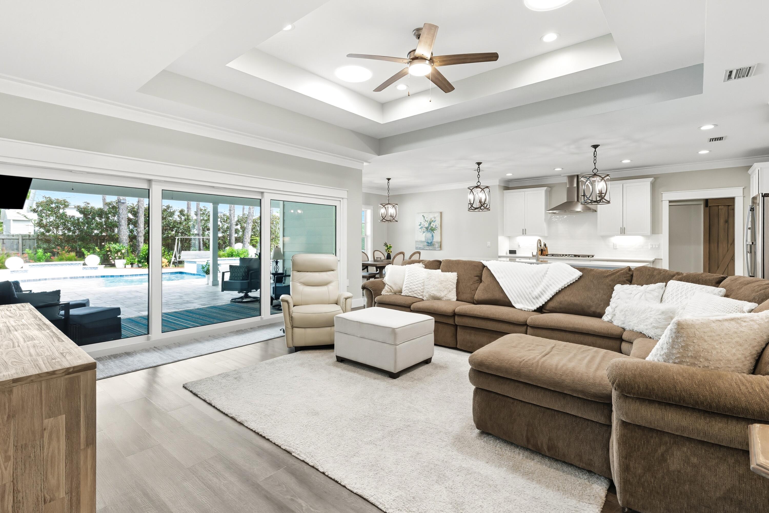 PELICAN BAY - Residential