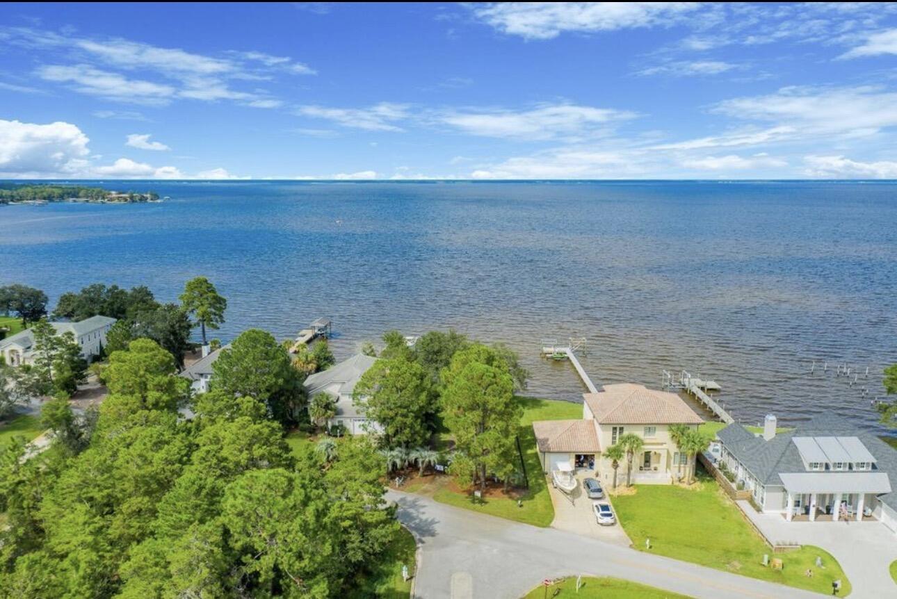 PELICAN BAY - Residential