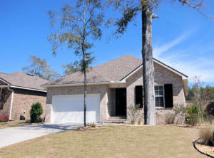 Great location in the heart of Niceville, this beautiful Huff built home has 9' ceilings, crown molding,rich wood cabinets with upgraded appliances, granite counter tops and lots of cool lighting.Sorry no pets allowed, available now.