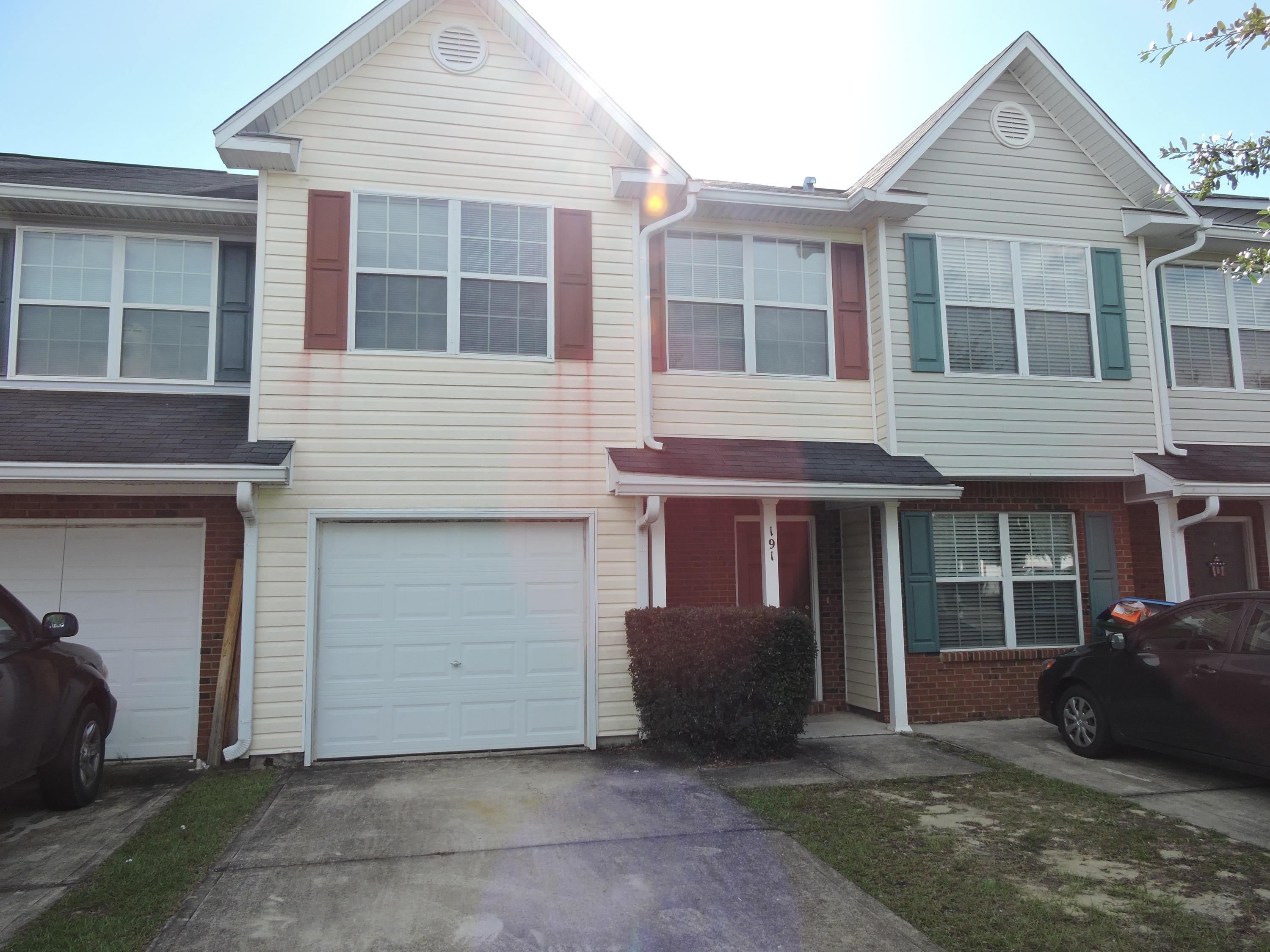 ROLLING PINES - Residential Lease