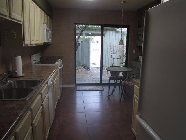 ROYAL OAK VILLAGE - Residential Lease