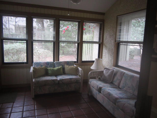 ROYAL OAK VILLAGE - Residential Lease