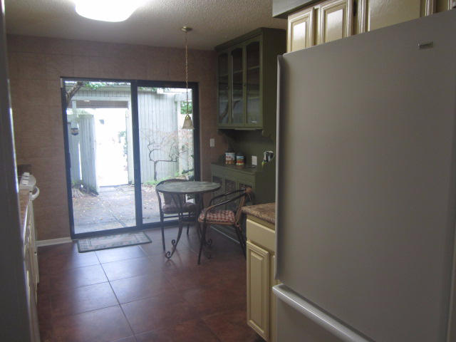 ROYAL OAK VILLAGE - Residential Lease