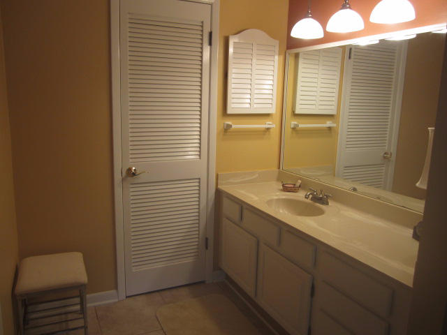 ROYAL OAK VILLAGE - Residential Lease