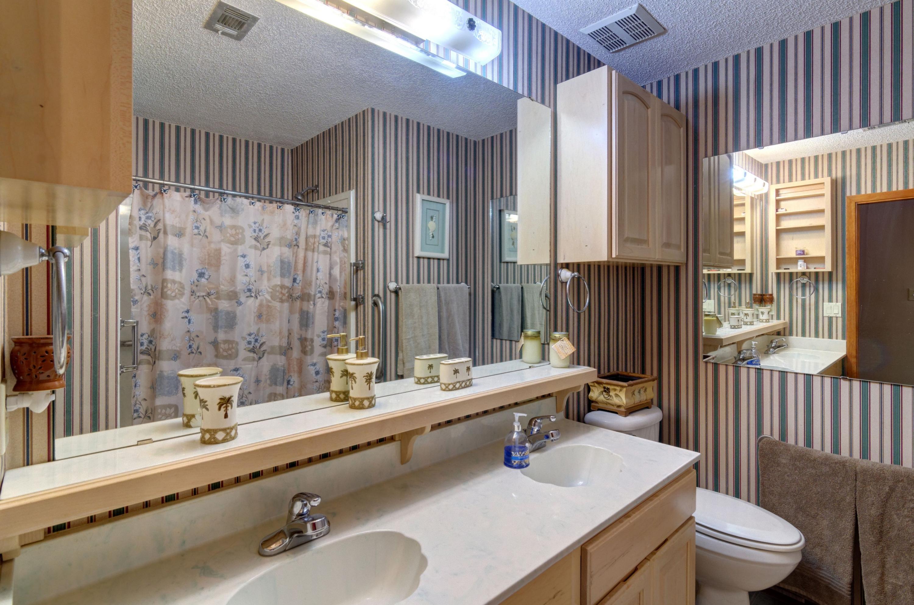 ROCKY BAYOU COUNTRY CLUB ESTATES 5 - Residential