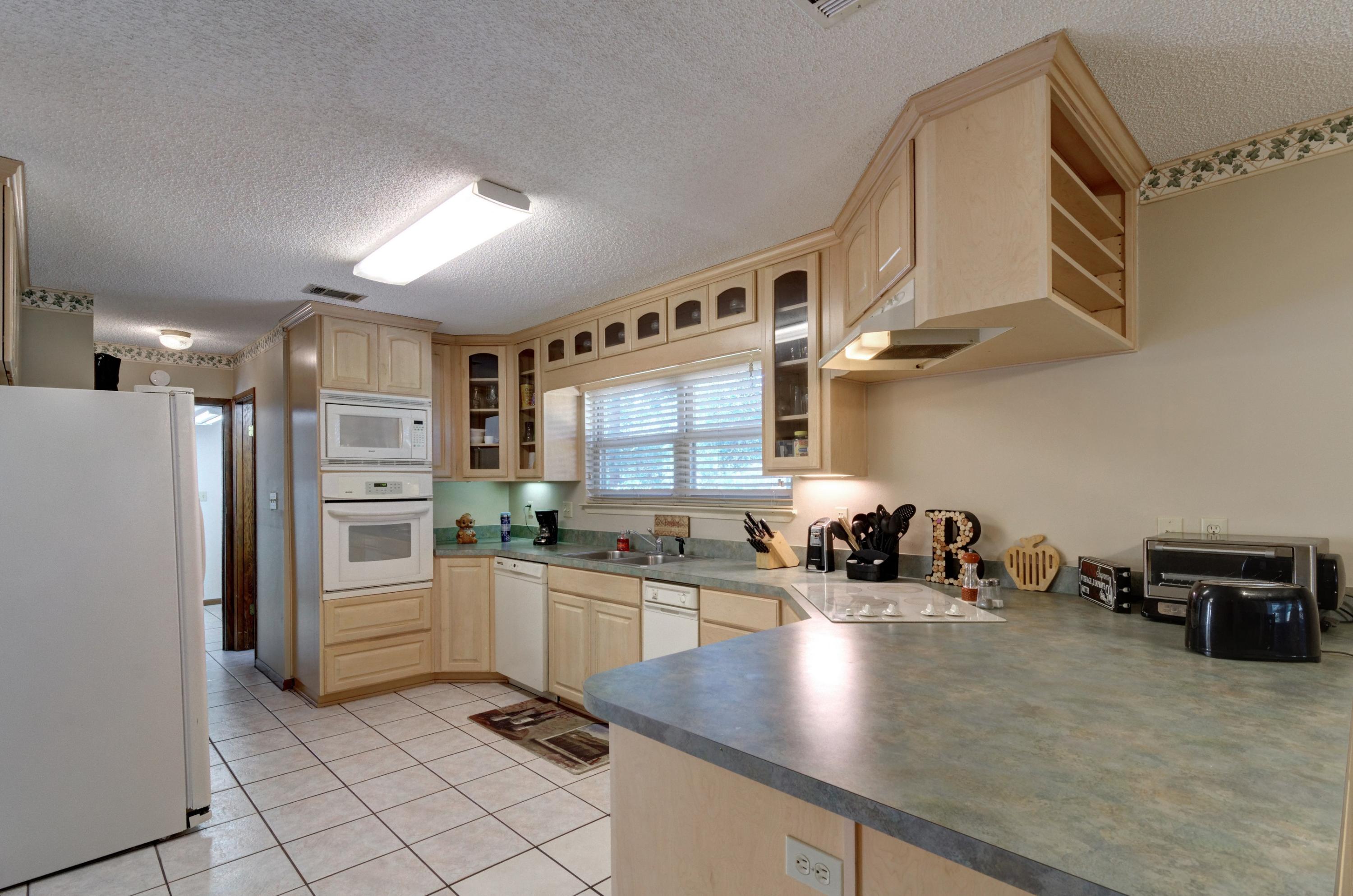 ROCKY BAYOU COUNTRY CLUB ESTATES 5 - Residential