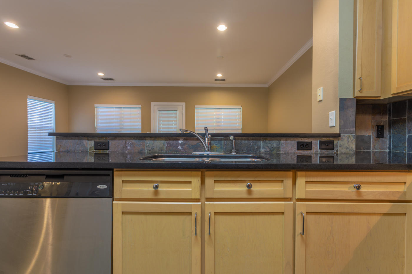 SOUTH HAVEN TOWNHOMES - Residential Lease