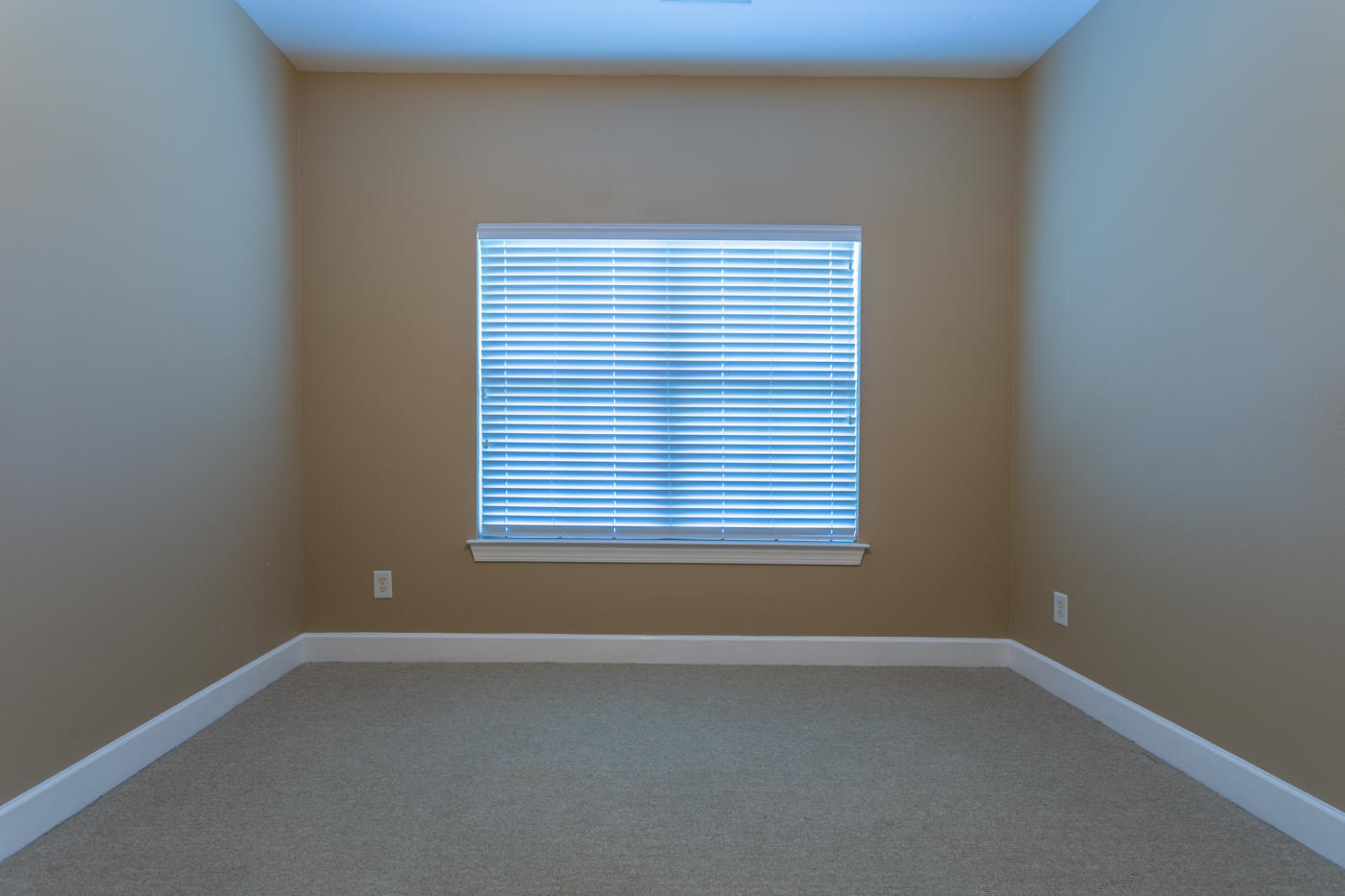 SOUTH HAVEN TOWNHOMES - Residential Lease